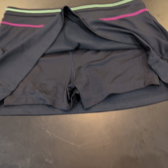 Fila Womens Skort Large Black/Pink/Green Athletic Skirt Shorts Gym Tennis - Picture 8 of 8